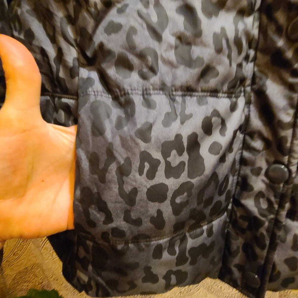 Old Navy Puffer Jacket Womens XXL Gray Black Leopard Print Used Quilted Fleece - Picture 6 of 11